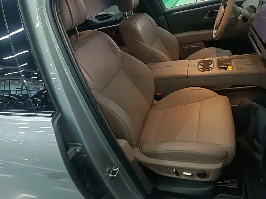 Li Auto i6 2026 2025 2WD Base Model