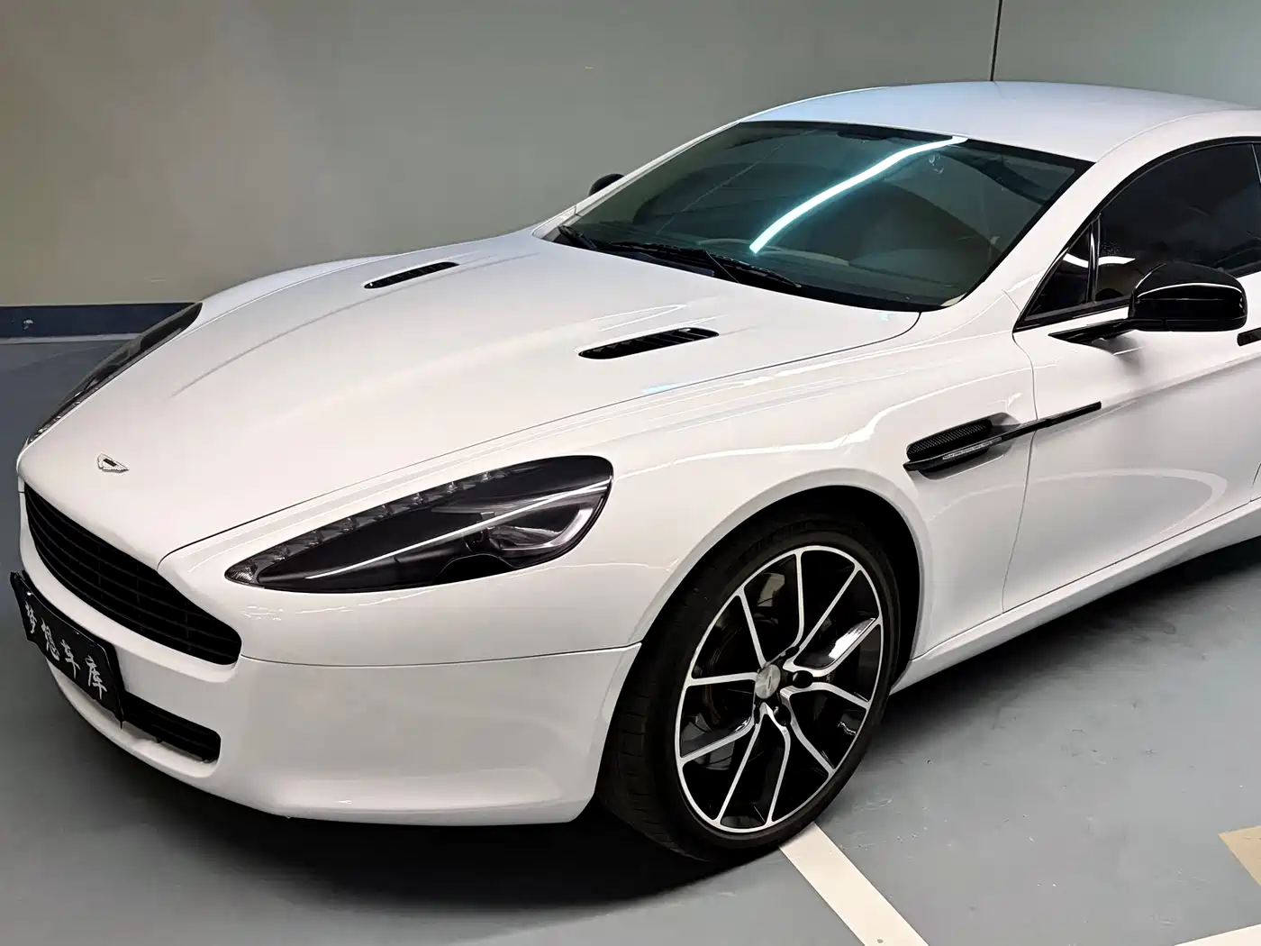 Aston Martin Rapide 2010 6.0L фото 2