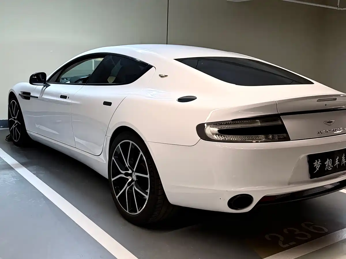 Aston Martin Rapide 2010 6.0L фото 9