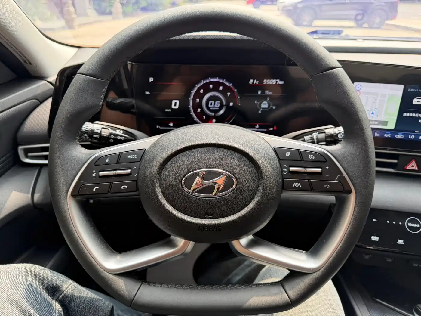 Hyundai Elantra 2022 1.5L CVT LUX Premium Edition фото 20