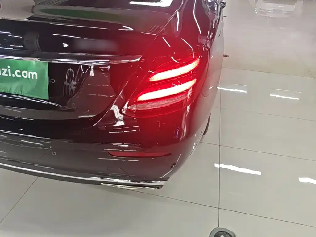 Фото 8 - Mercedes-Benz E-Class