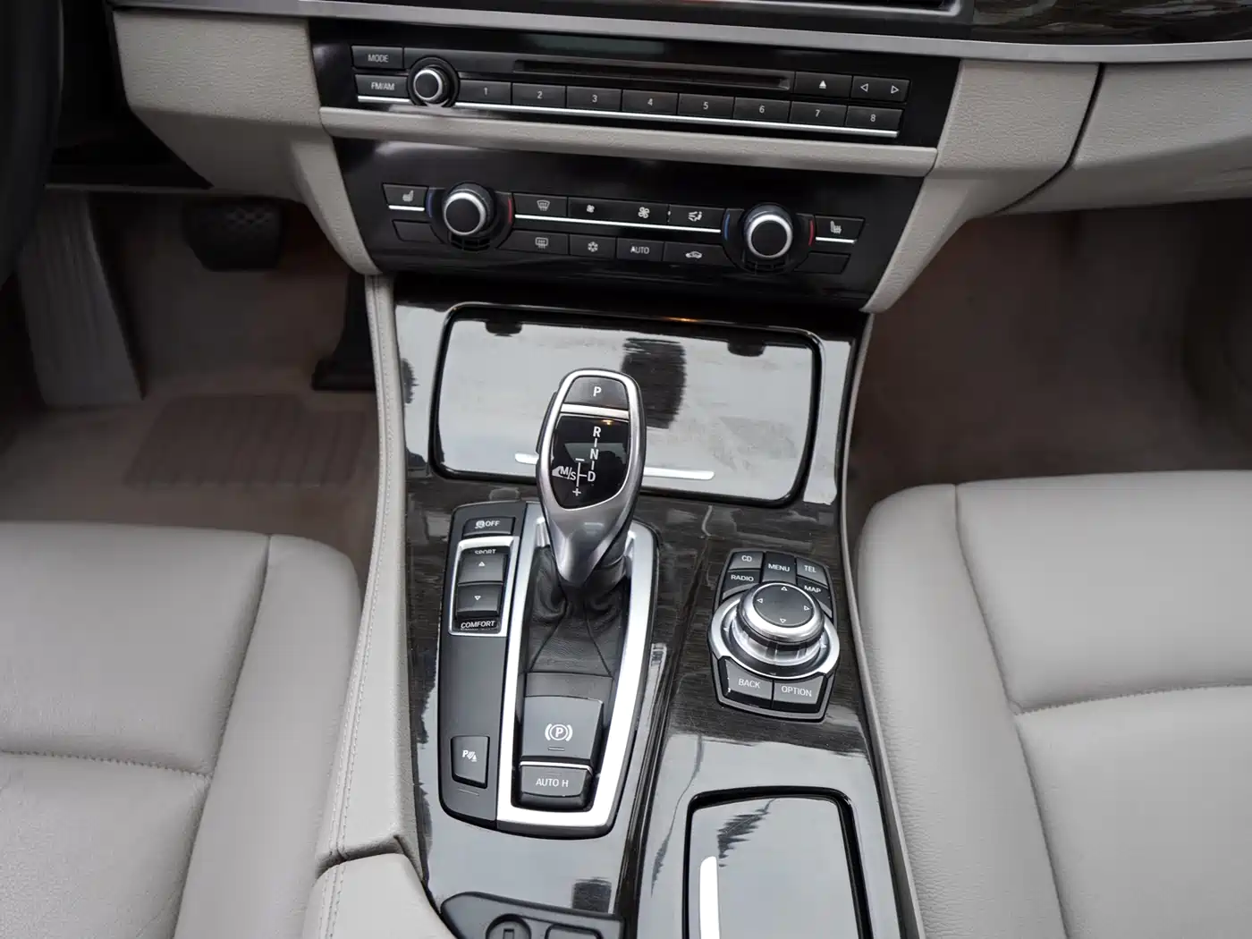BMW 5 Series 2012 535Li Leadership фото 10