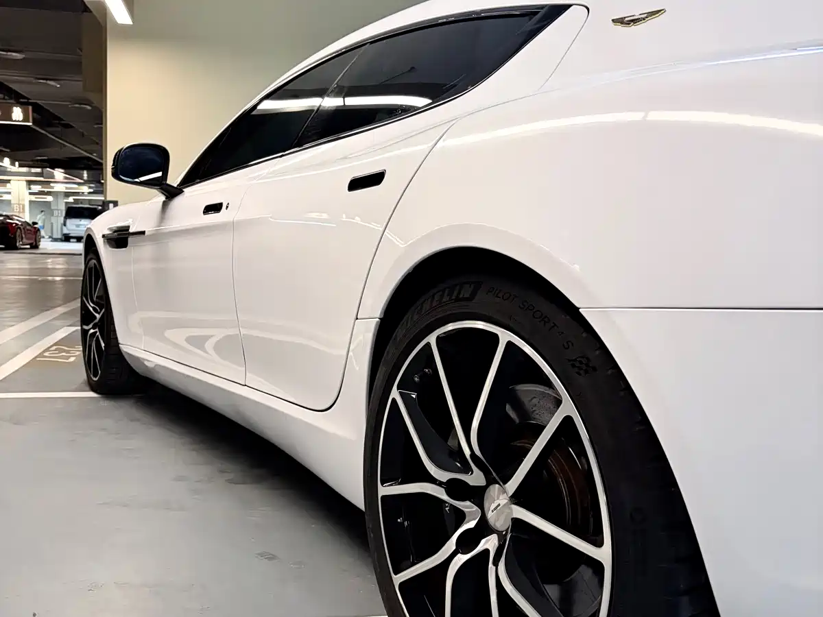Aston Martin Rapide 2010 6.0L фото 5