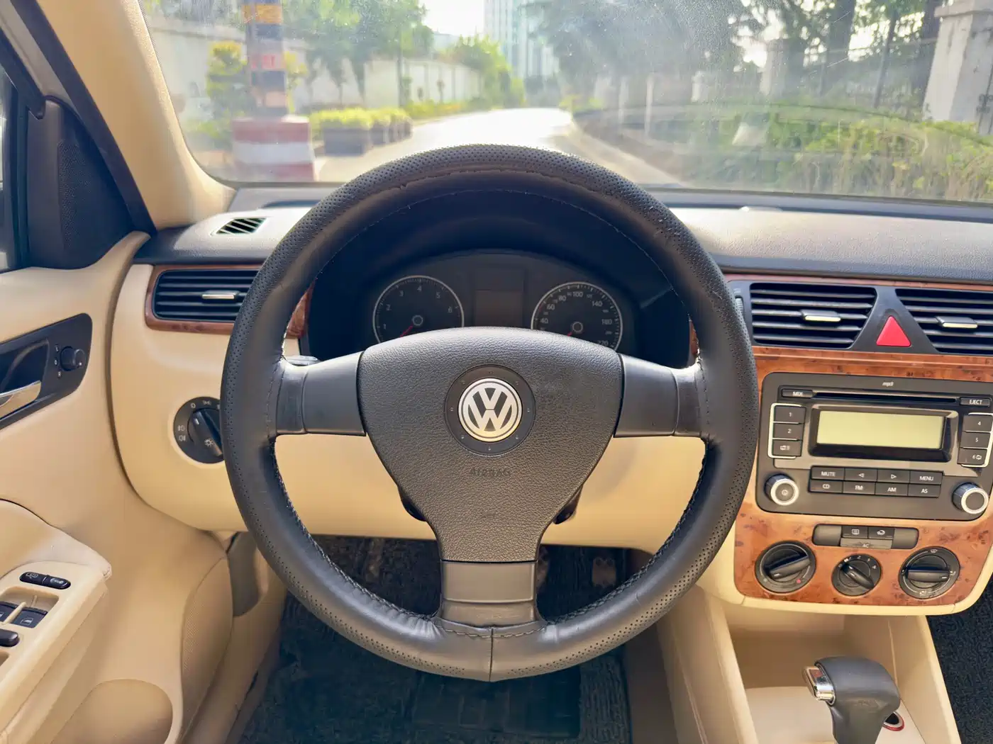 Volkswagen Bora 2008 Model 1.6L Automatic Comfort фото 15