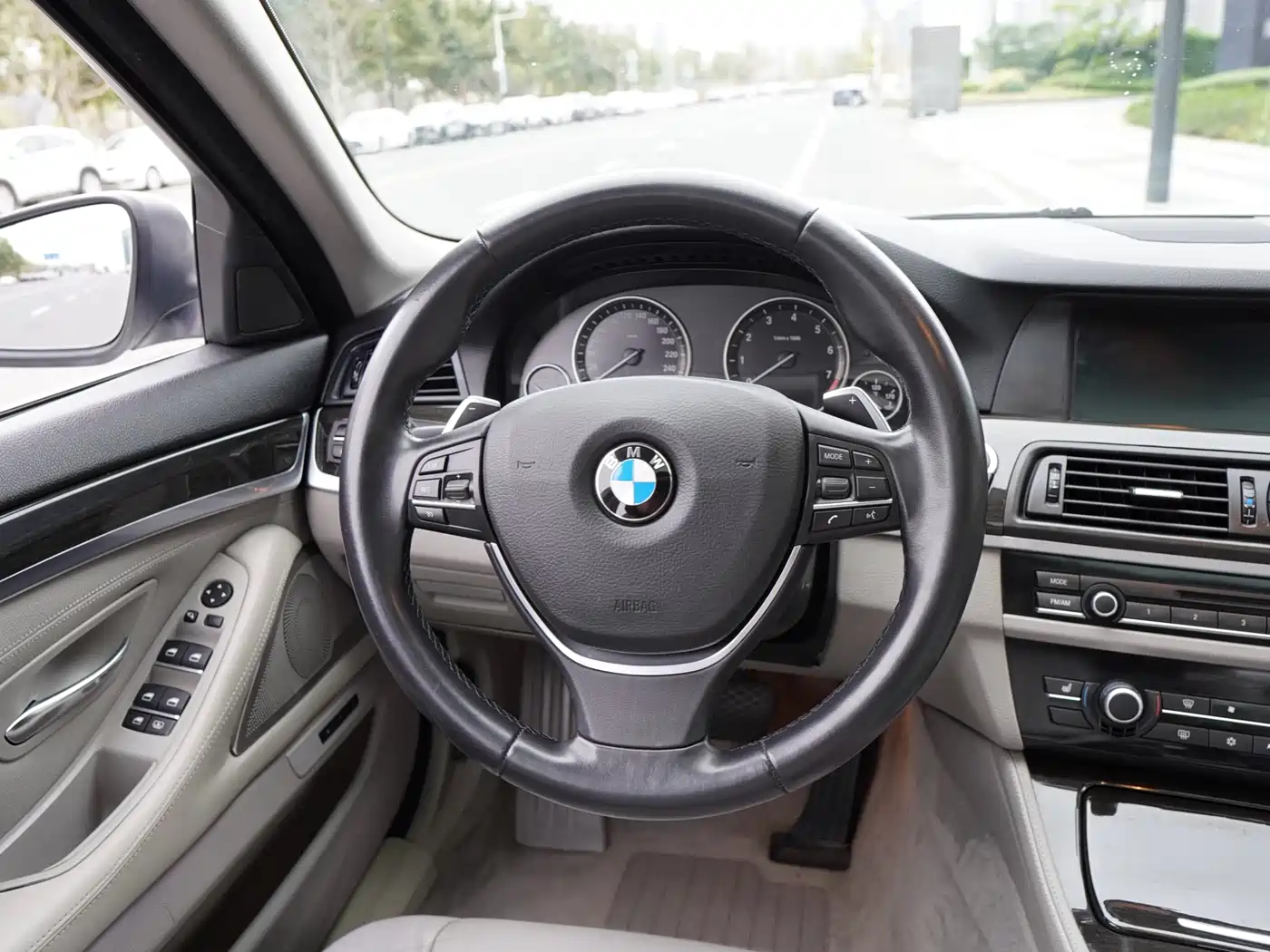 BMW 5 Series 2012 535Li Leadership фото 8