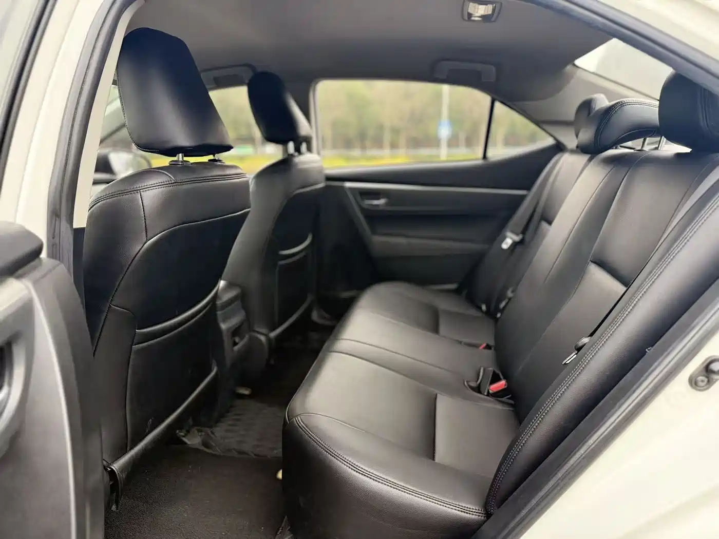 Toyota Corolla 2014 1.6L CVT GL фото 8