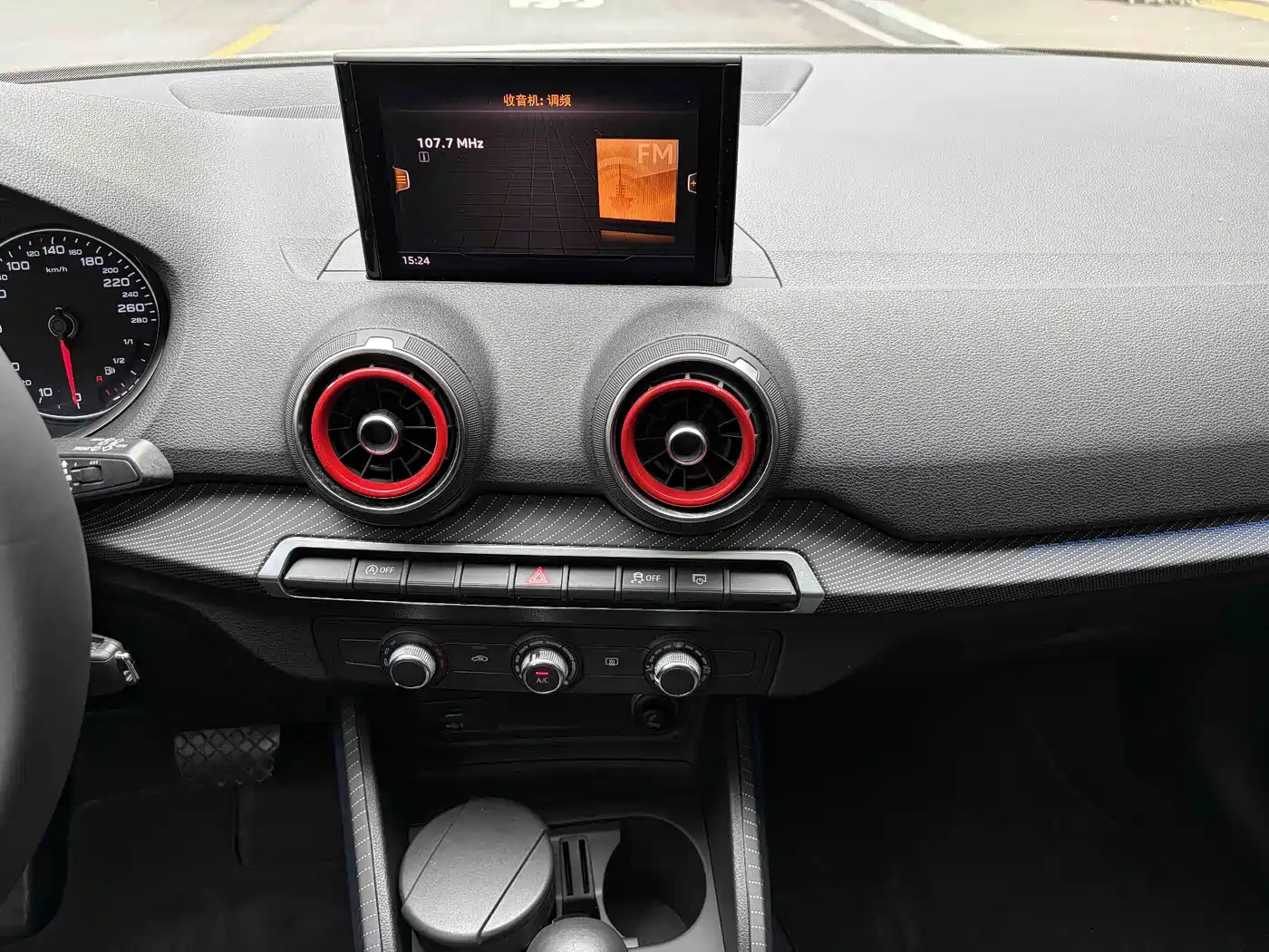 Audi Q2L 2018 35 TFSI Launch Exclusive Edition China VI фото 13