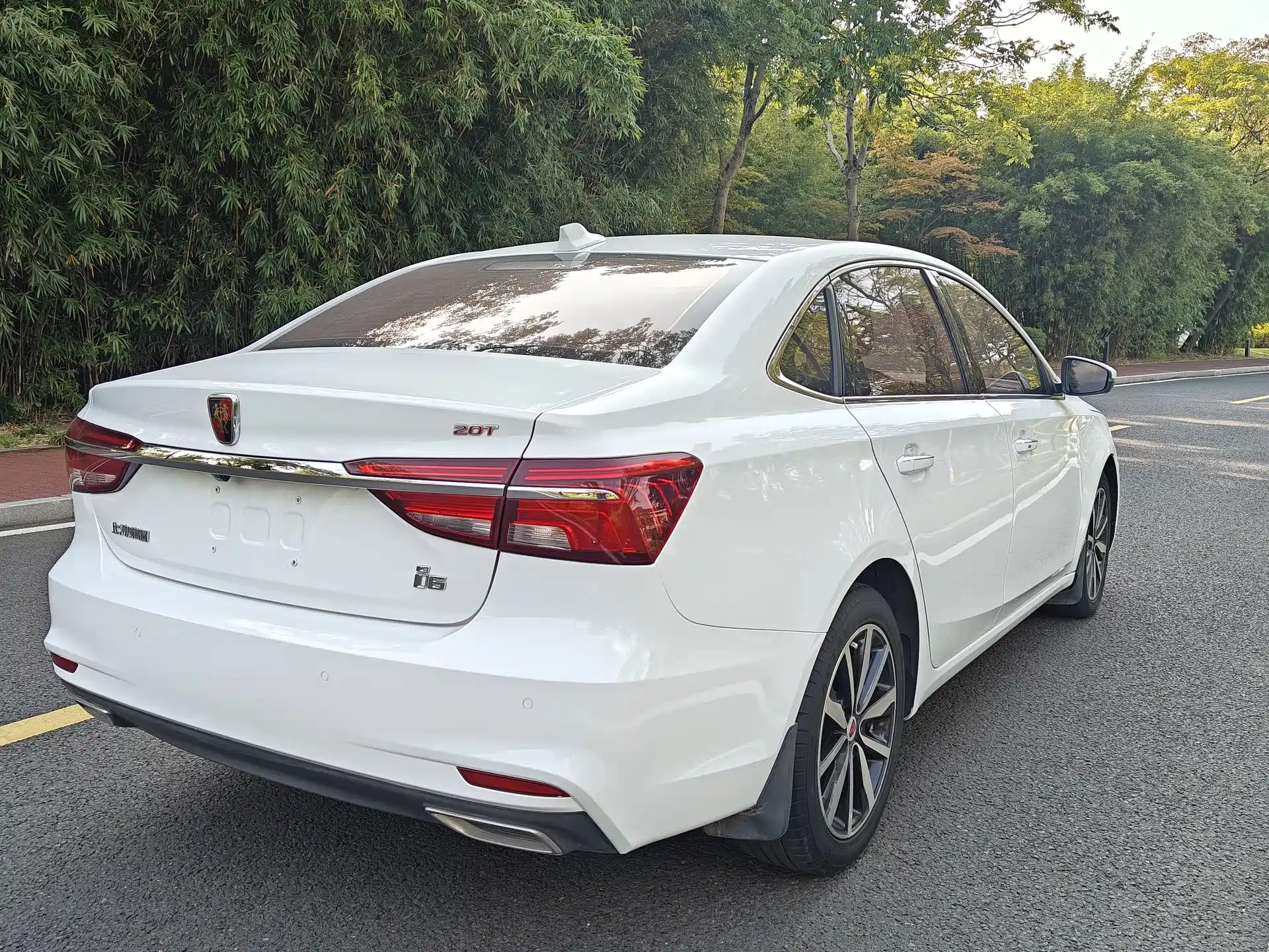 Фото 7 - Roewe i6