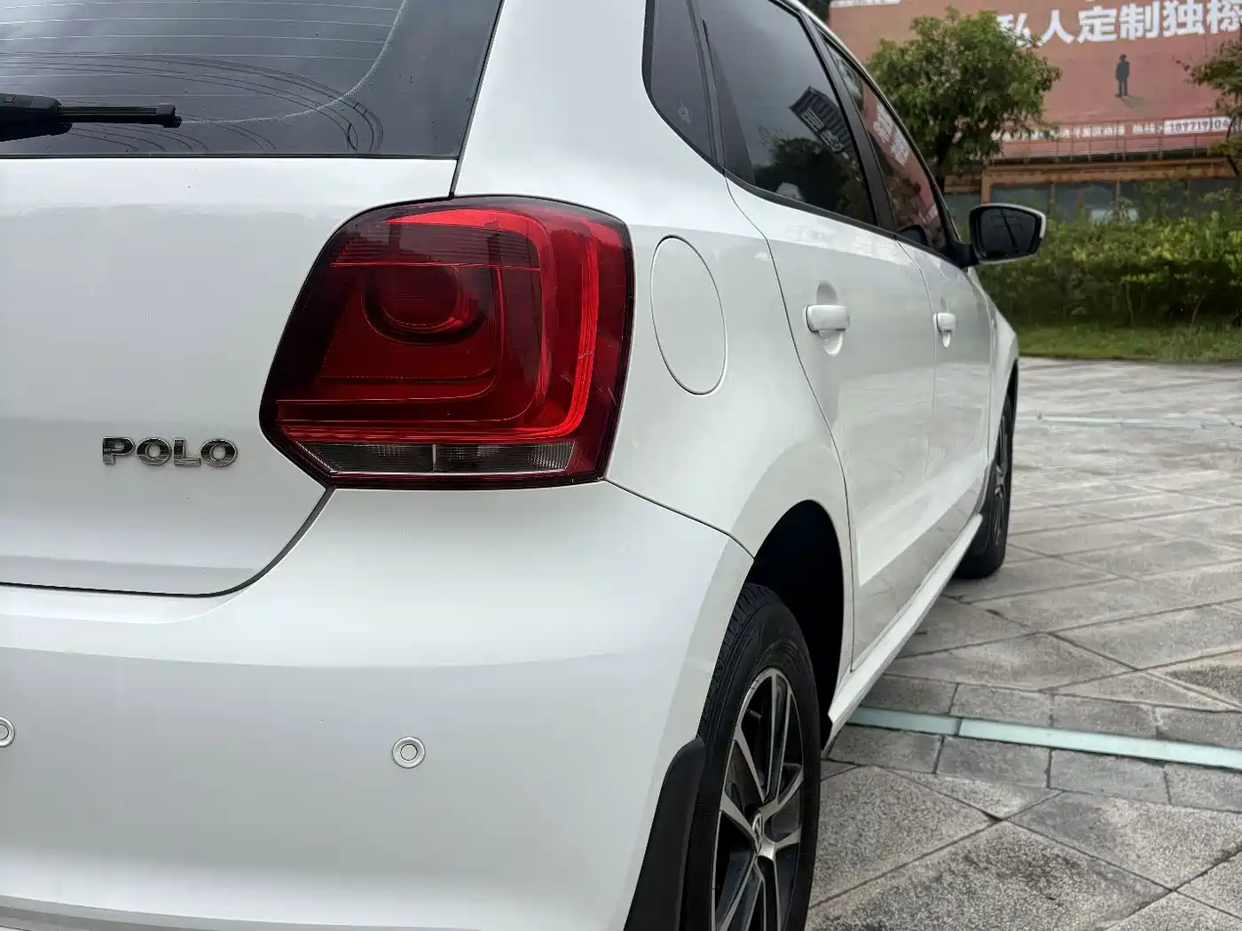 Volkswagen Polo 2014 2013 1.4L Manual Trend Edition