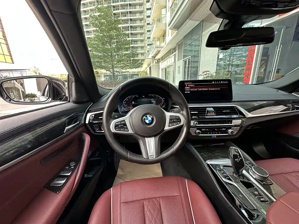 BMW 5 Series 2021 525Li M Sport Package фото 16