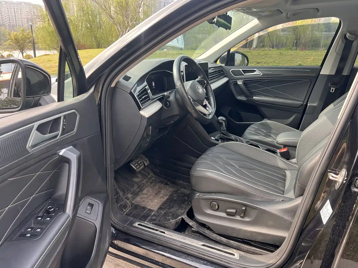 Volkswagen Tiguan L 2022 330TSI Auto 2WD R-Line Premium Edition фото 7