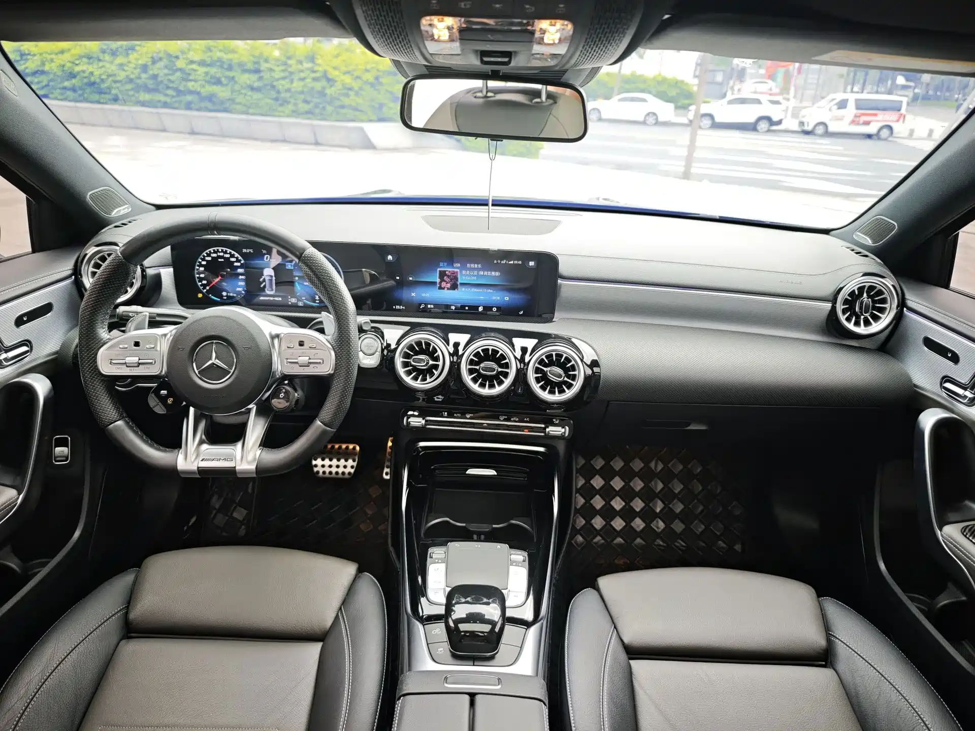 Фото 7 - Mercedes-Benz A-Class AMG