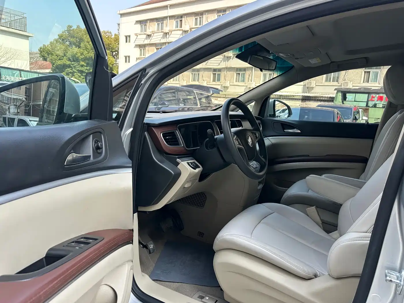 Buick GL8 2018 28T Comfort China VI фото 12