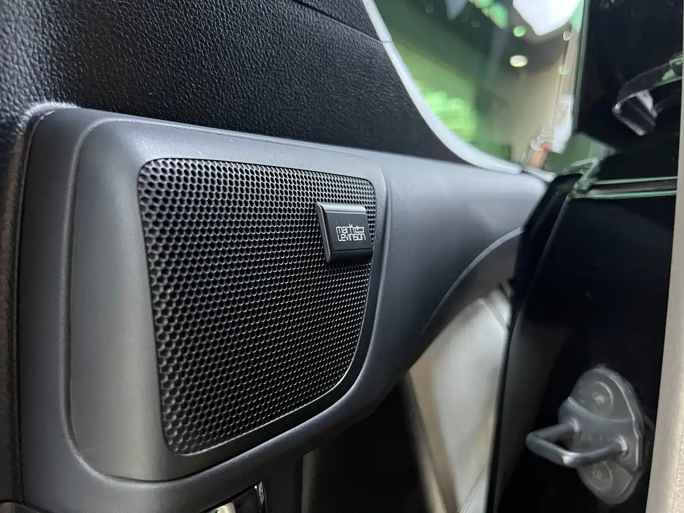 Lexus LM 2020 300h 4-Seat Imperial Edition фото 10