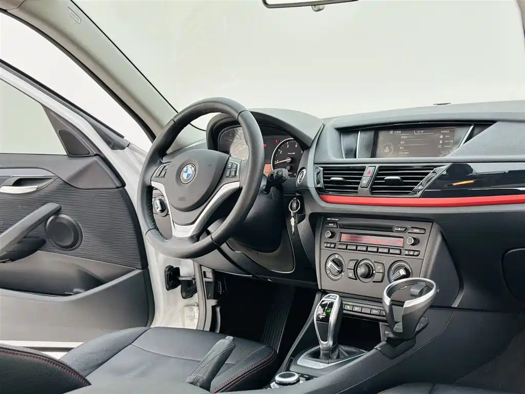 BMW X1 2015 Model sDrive18i Fashion Advanced Edition фото 16
