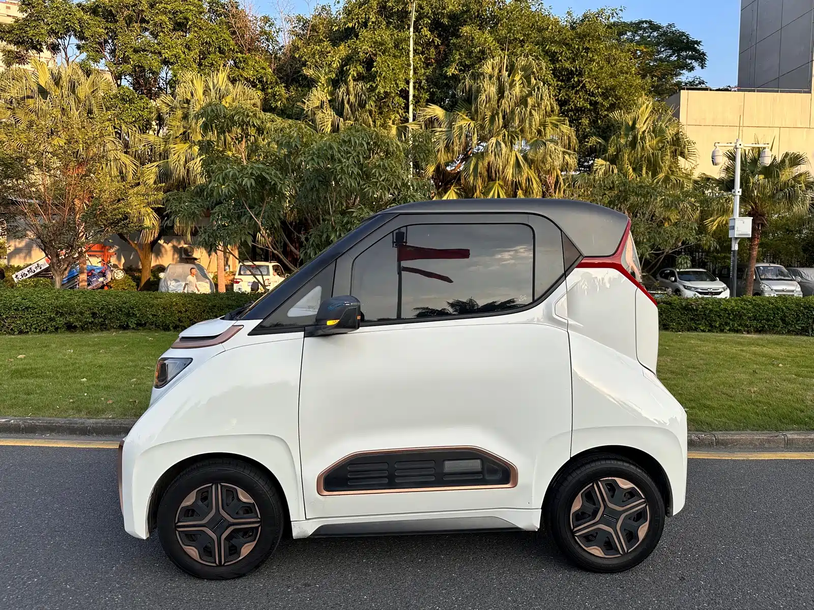 Фото 4 - Baojun E200