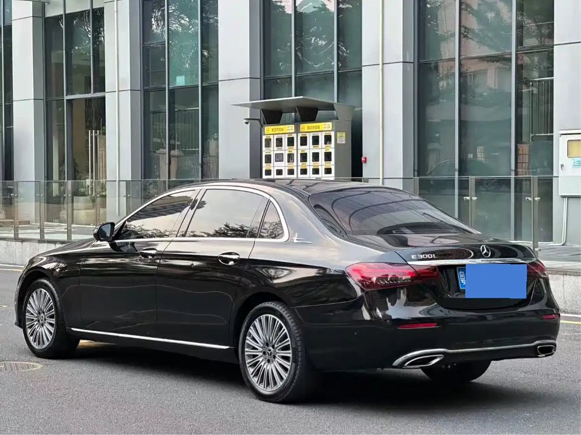 Фото 4 - Mercedes-Benz E-Class