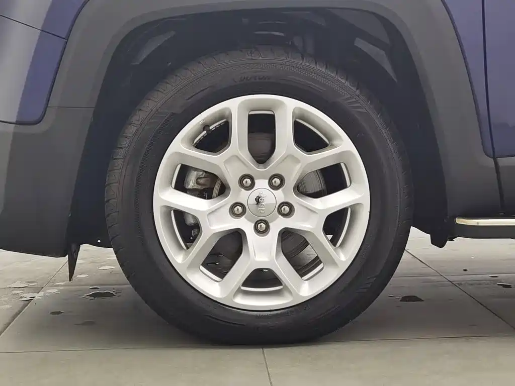 Фото 17 - Jeep Renegade