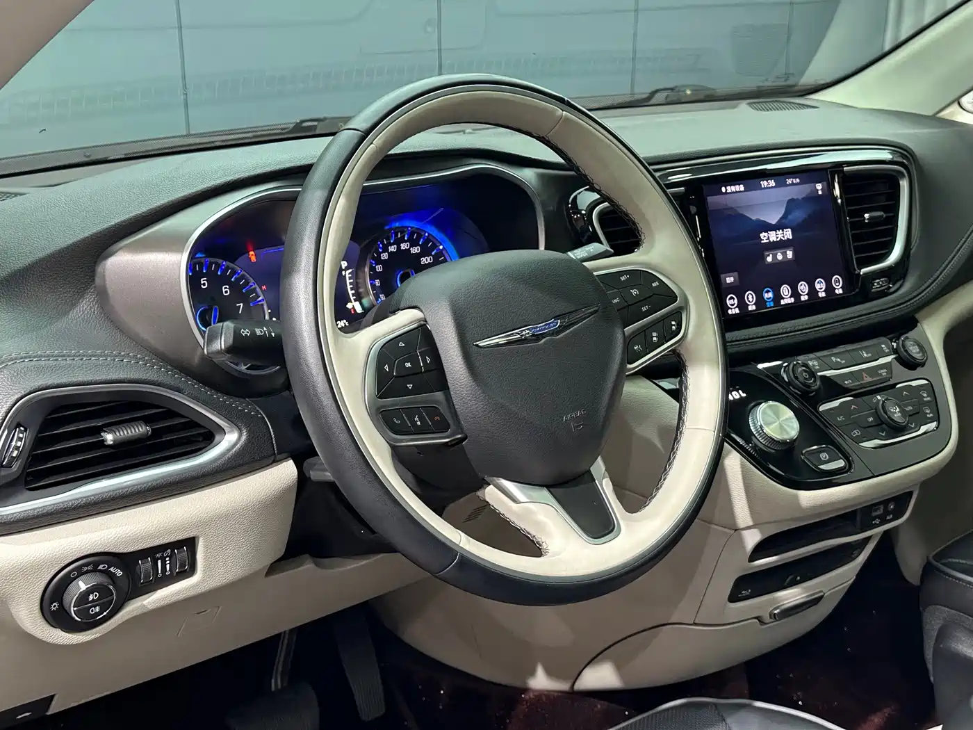 Chrysler Pacifica 2020 2017 3.6L Premium Edition