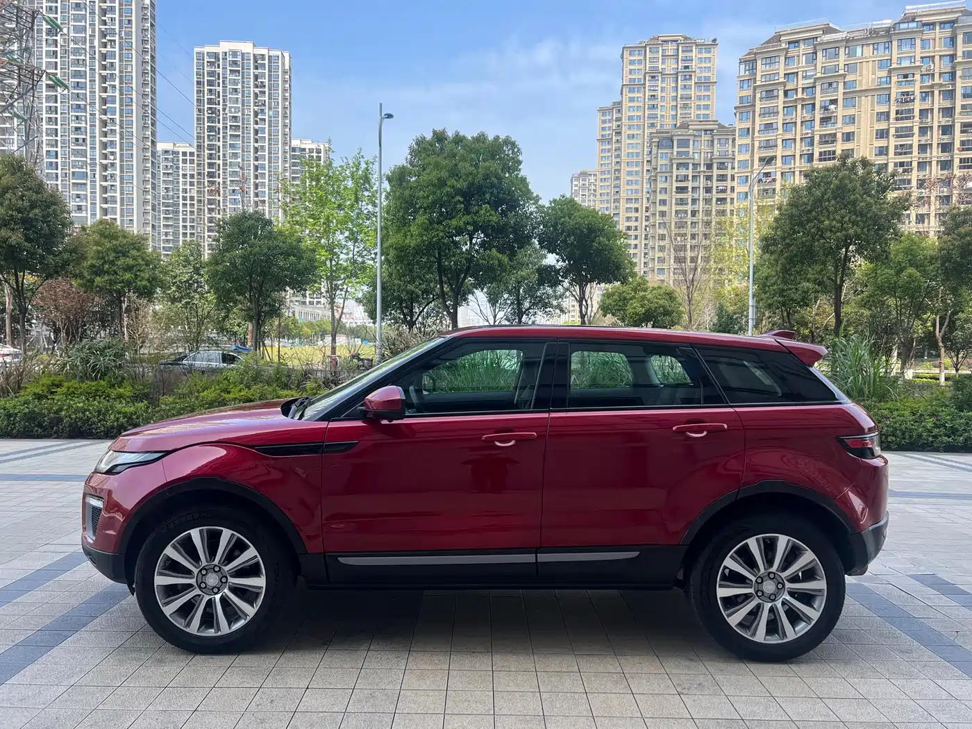 Land Rover Range Rover Evoque 2017 2.0T SE Smart Shine Edition фото 4