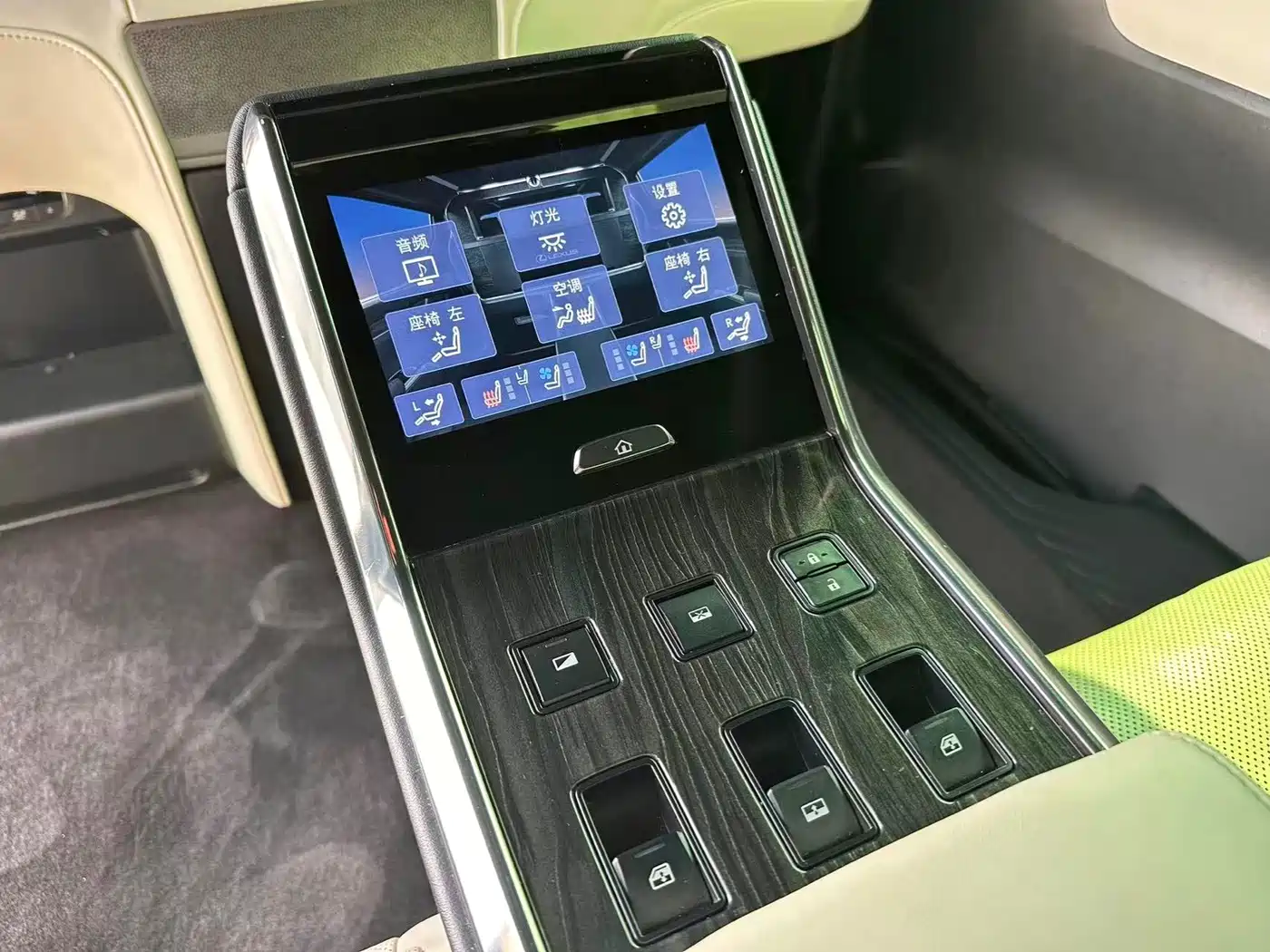 Lexus LM 2020 2020 300h 4-Seat Imperial Edition