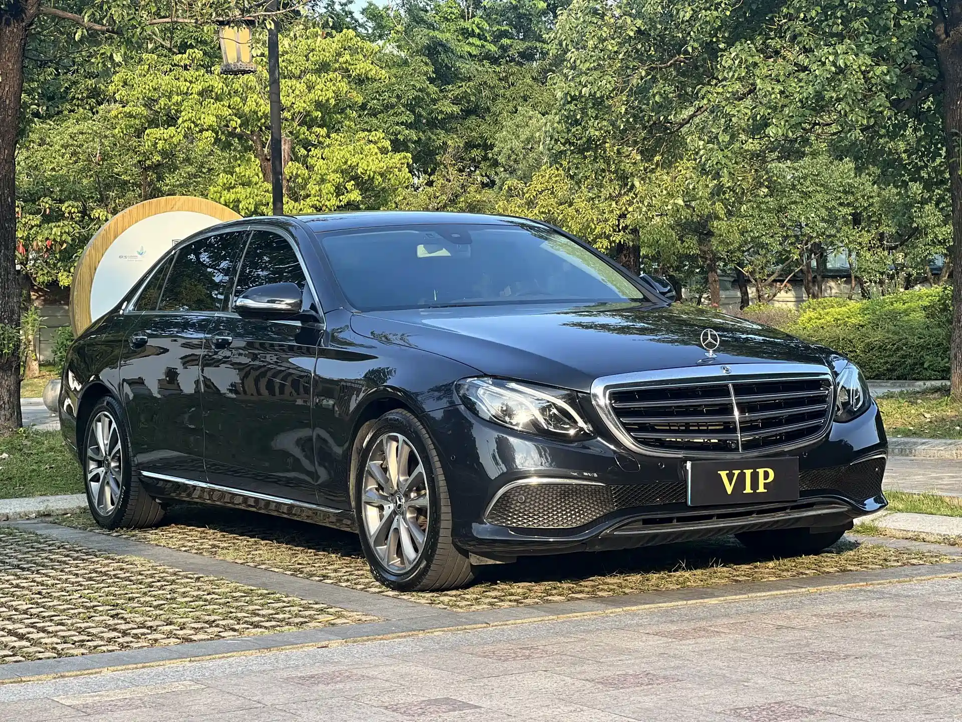 Фото 3 - Mercedes-Benz E-Class