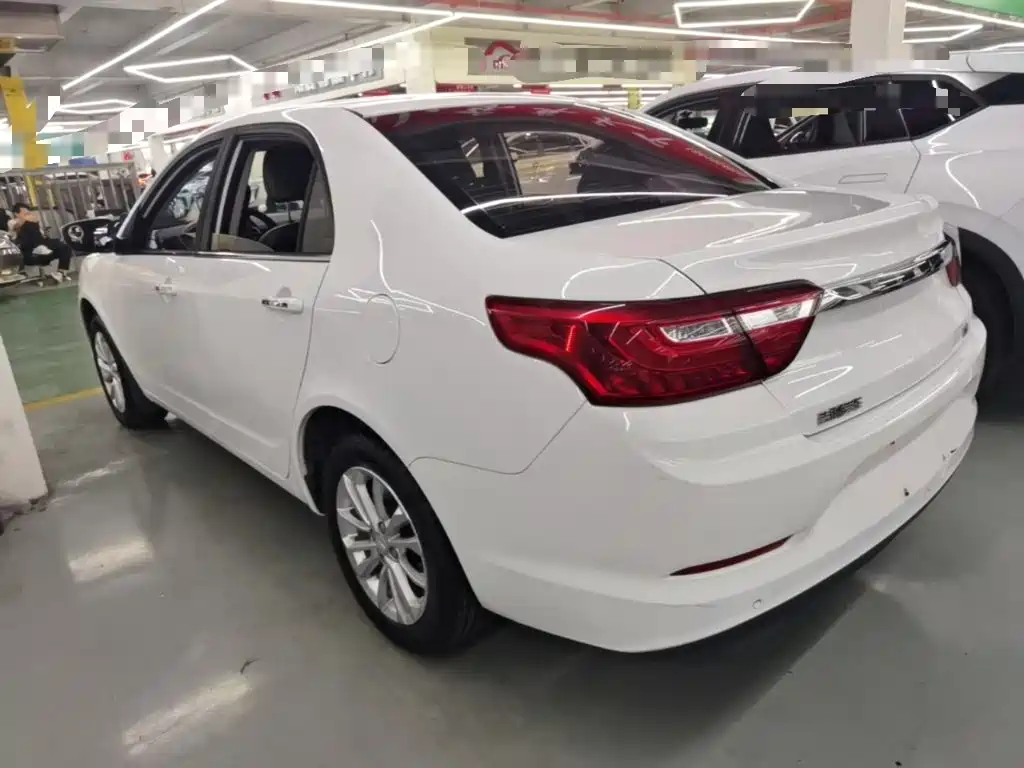Фото 5 - Geely Vision