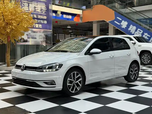 VOLKSWAGEN GOLF