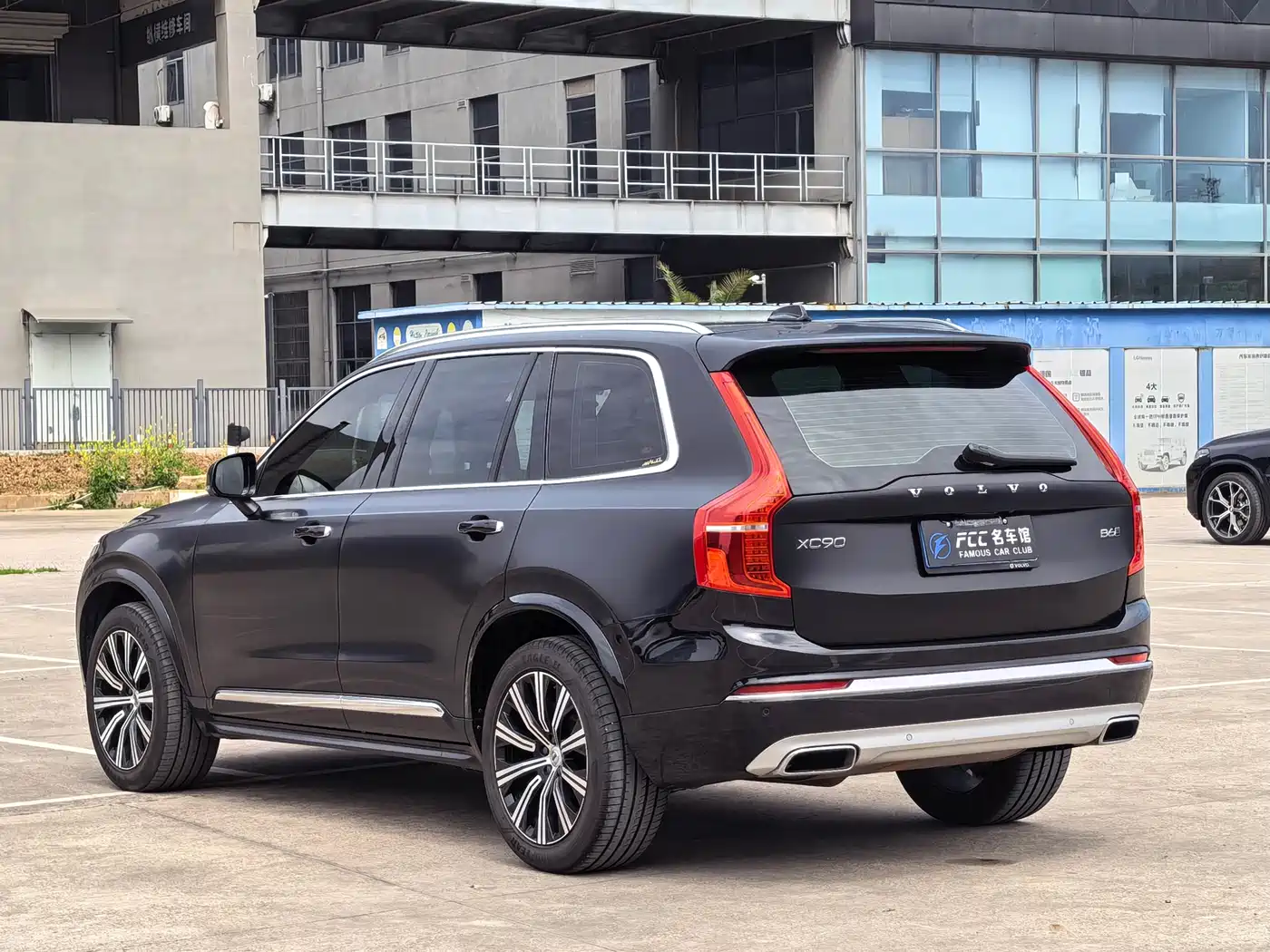VOLVO XC90