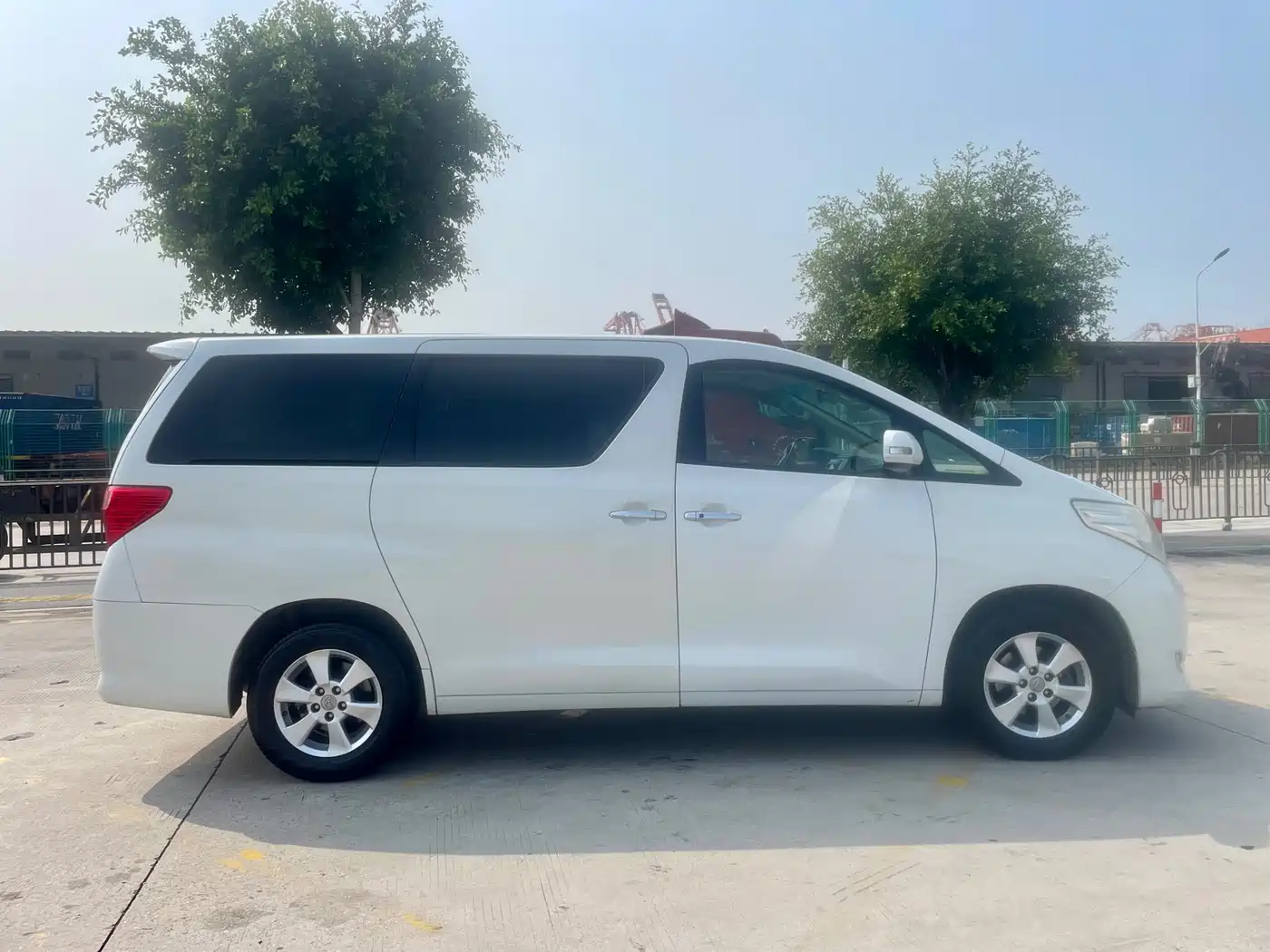 Toyota Alphard 2011 3.5L Luxury Edition фото 4