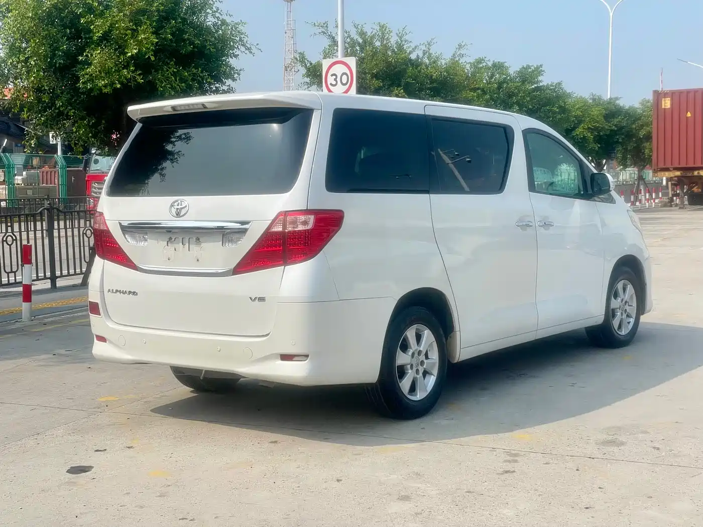Toyota Alphard 2011 3.5L Luxury Edition фото 5