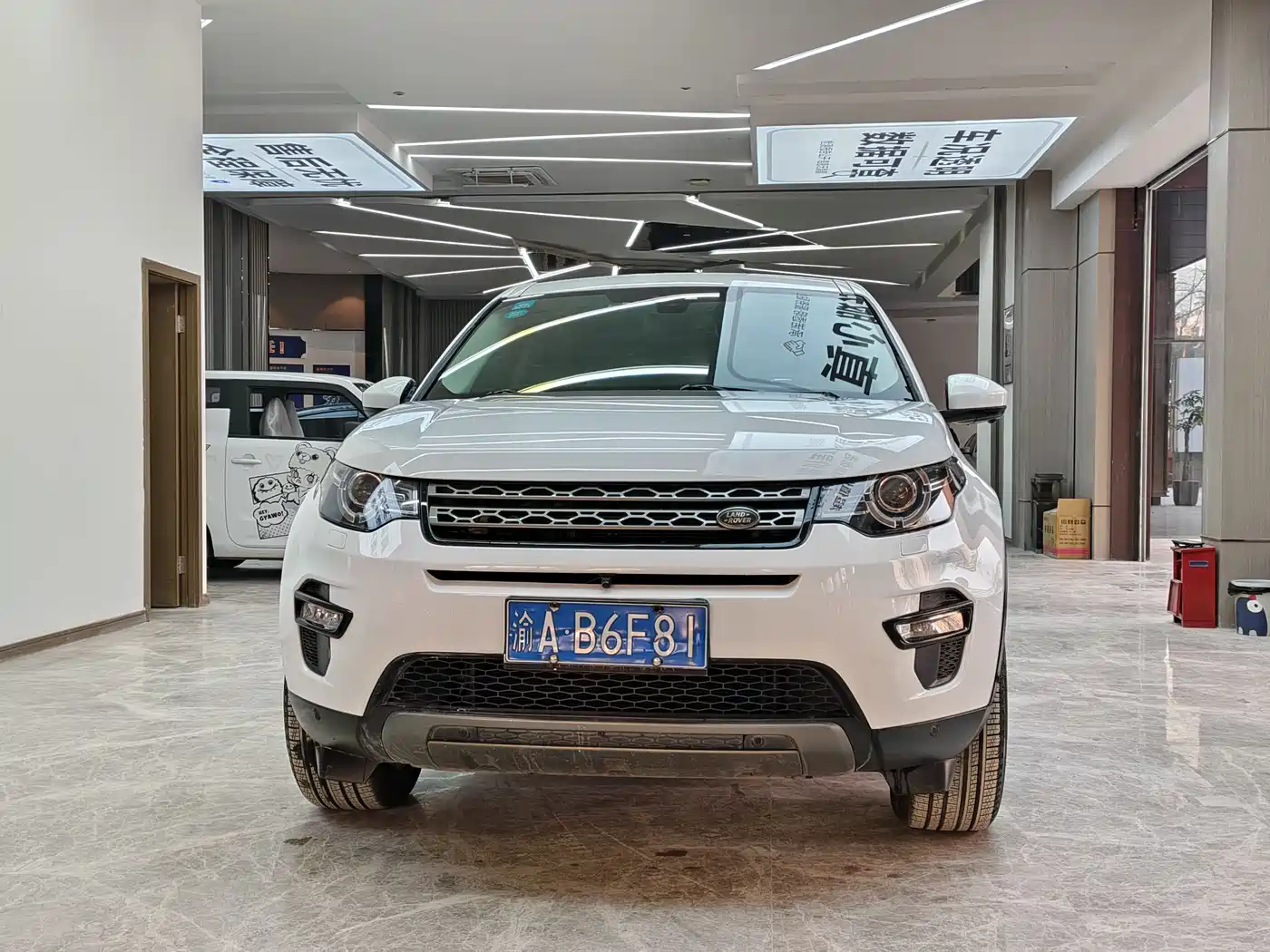 Land Rover Discovery Sport 2018 240PS SE Edition фото 2