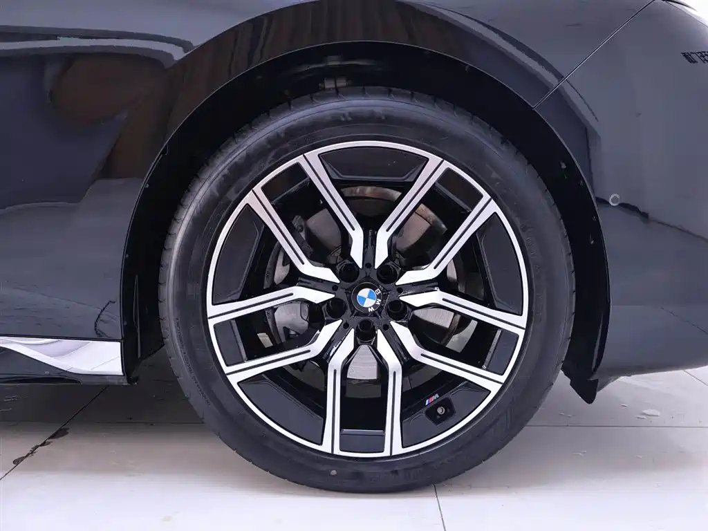BMW 7 Series 2023 Model 735Li M Sport Package фото 6
