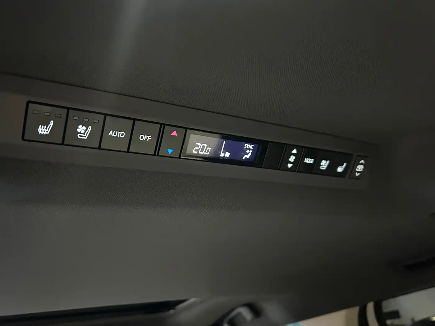 Photo 20 - Toyota Granvia