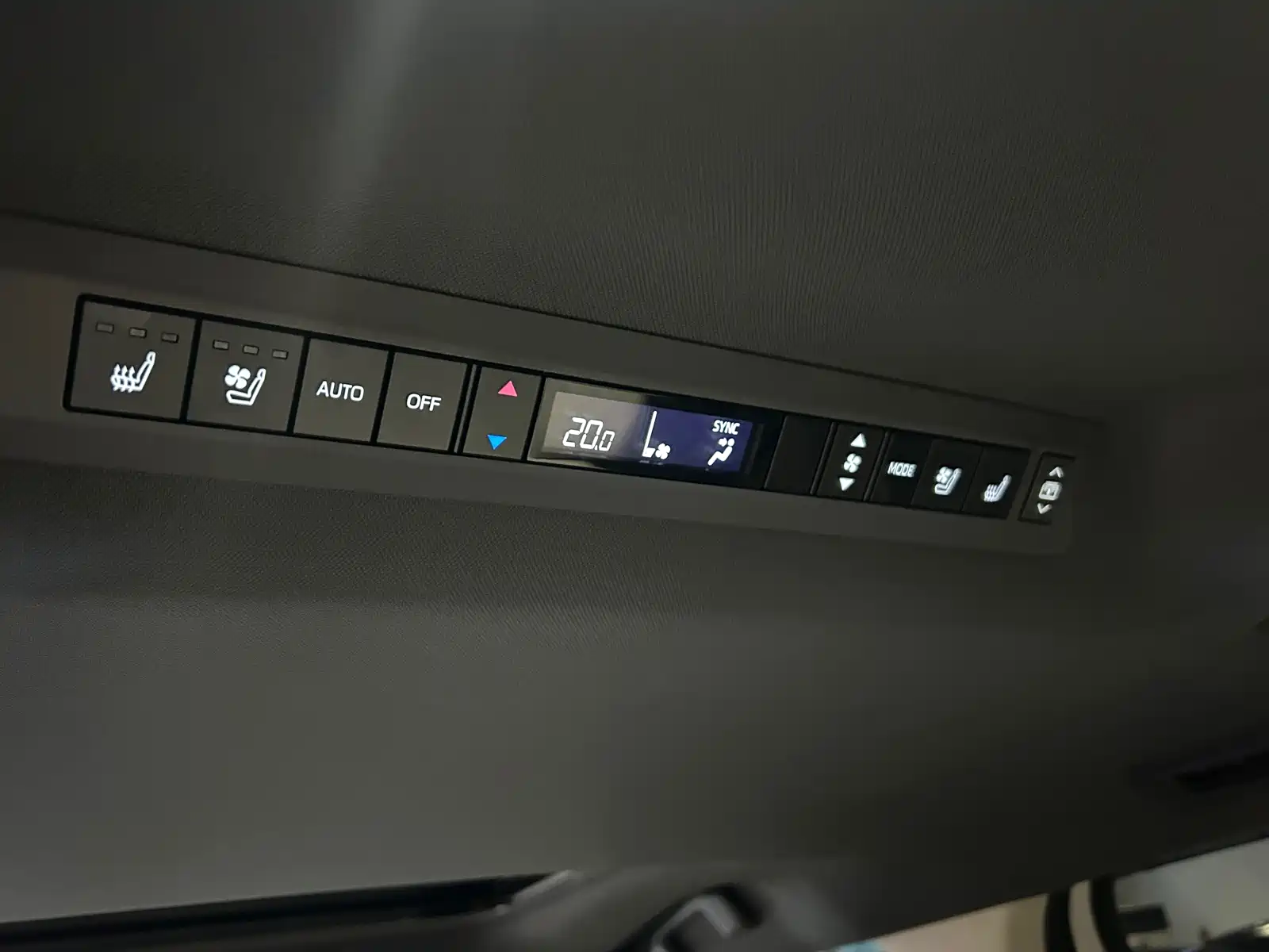 Фото 20 - Toyota Granvia
