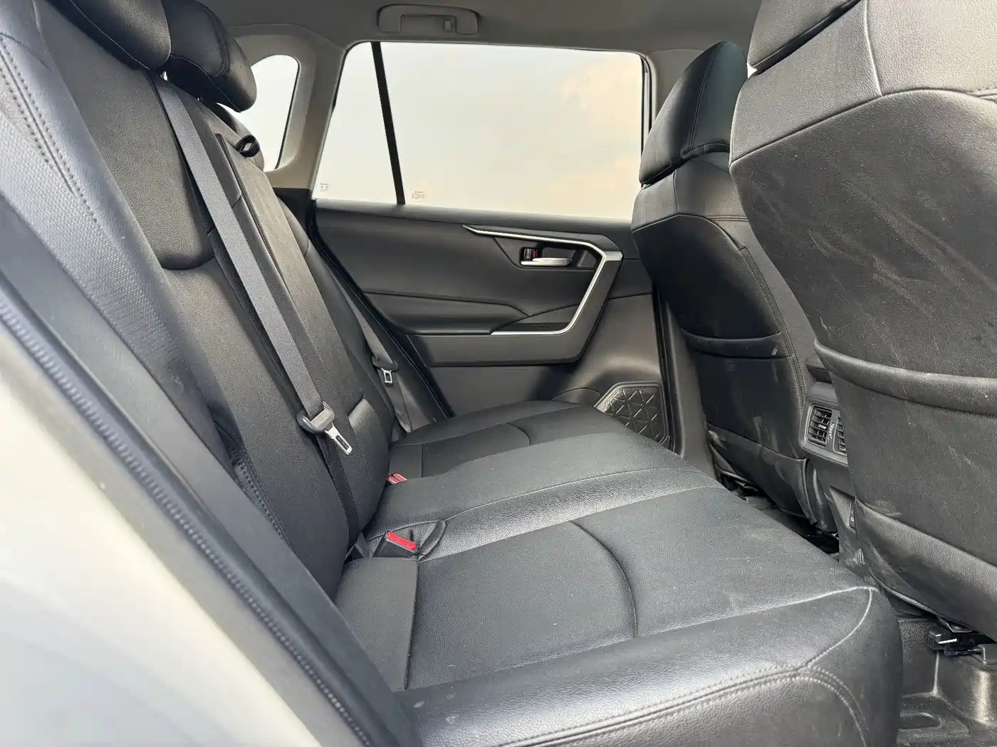 Фото 8 - Toyota RAV4