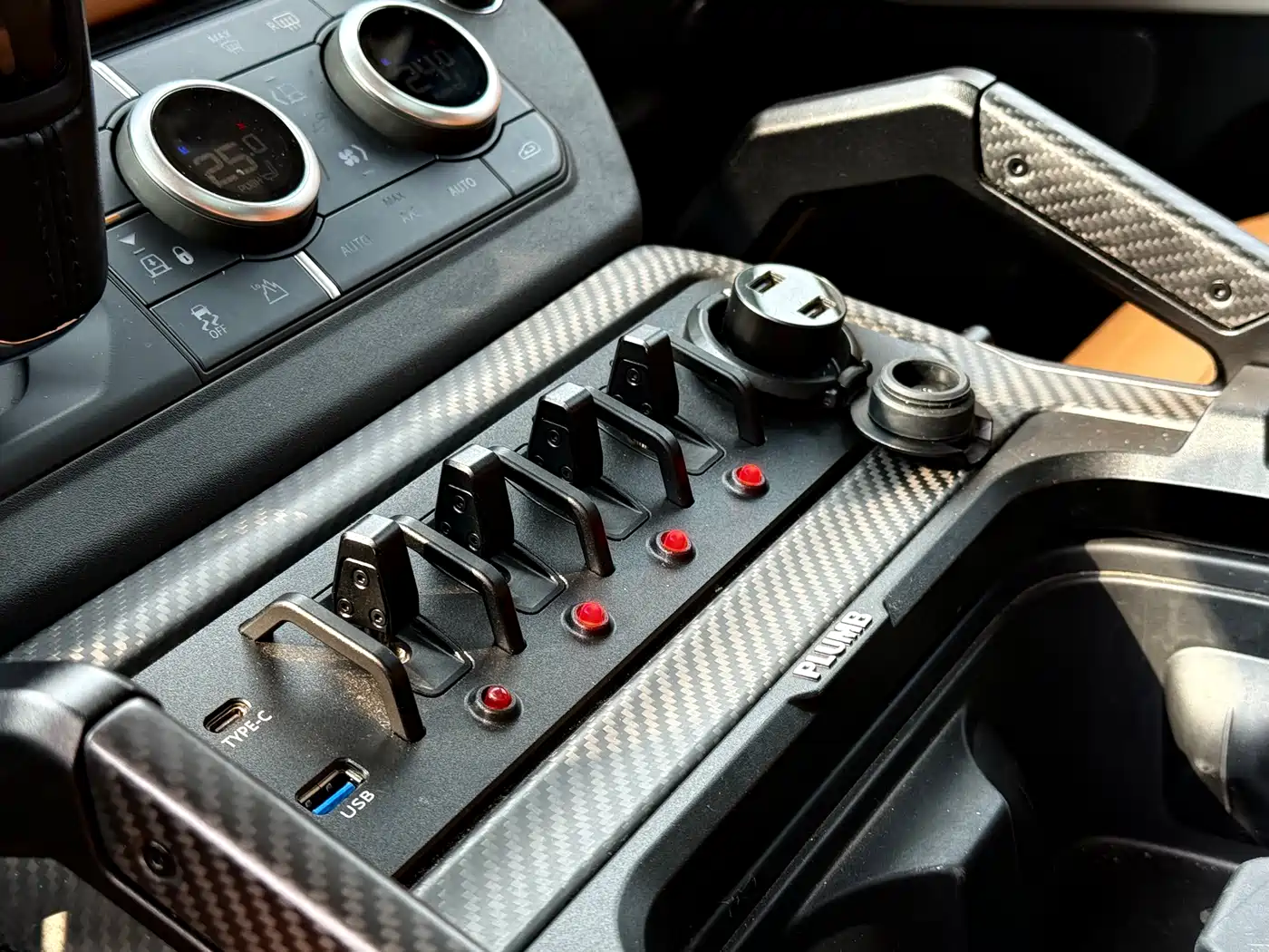 Land Rover Defender 2024 110 3.0T P400 Dark Special Edition фото 10
