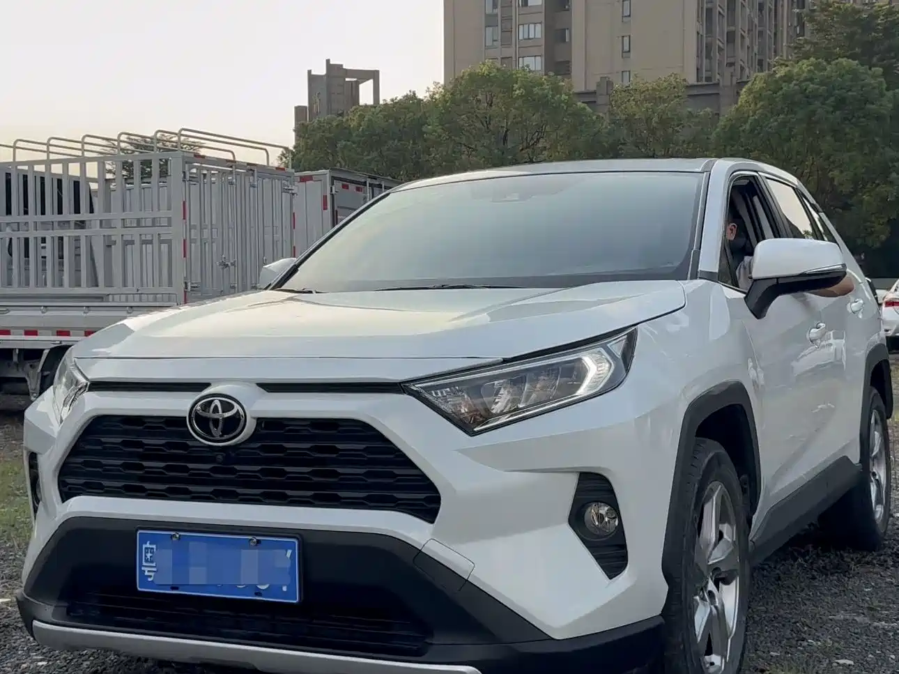 Фото 1 - Toyota RAV4