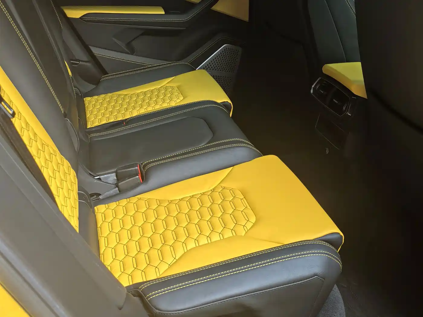 Фото 12 - Lamborghini Urus