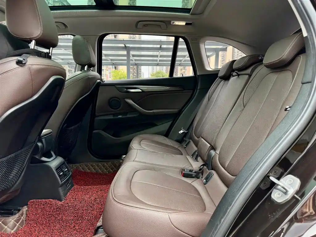 BMW X1 2019 sDrive18Li Premium Model фото 13