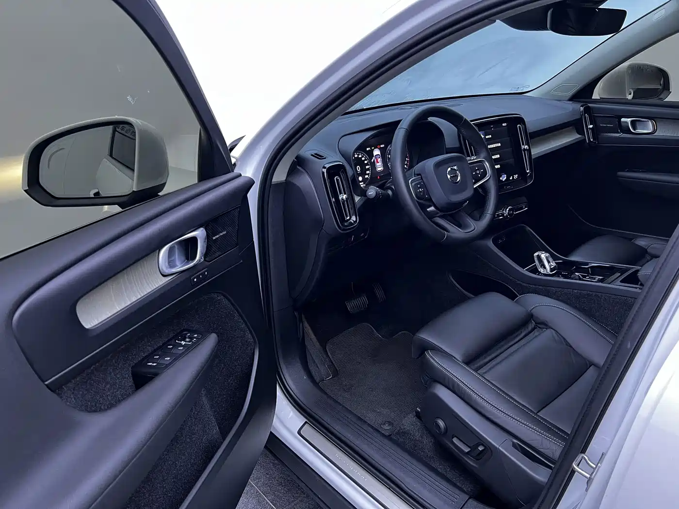 Volvo XC40 2020 2020 T4 AWD Momentum Luxury Edition