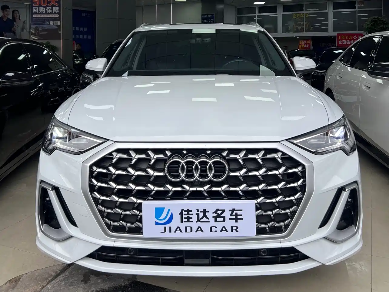 AUDI Q3