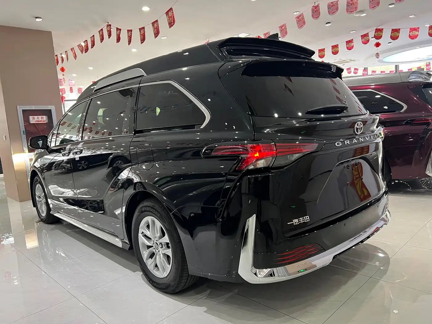 Toyota Granvia 2024 2.5L Hybrid Comfort фото 21