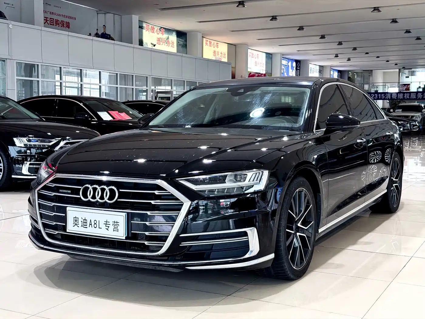 Фото 1 - Audi A8