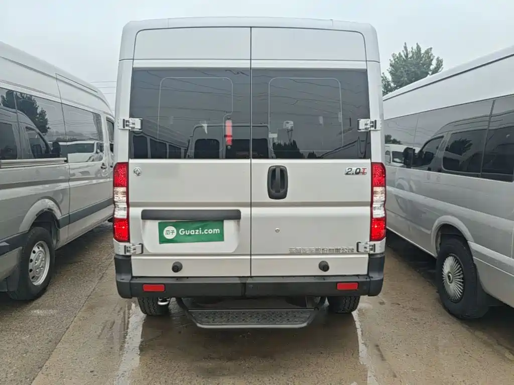 Dongfeng Yufeng Yufeng 2026 2023 V9+ 2.0T Manual FWD Multi-purpose Medium Wheelbase Medium Roof 7/8/9 Seater