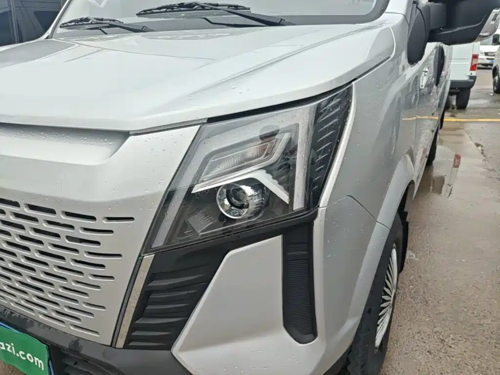 Dongfeng Yufeng Yufeng 2026 2023 V9+ 2.0T Manual FWD Multi-purpose Medium Wheelbase Medium Roof 7/8/9 Seater