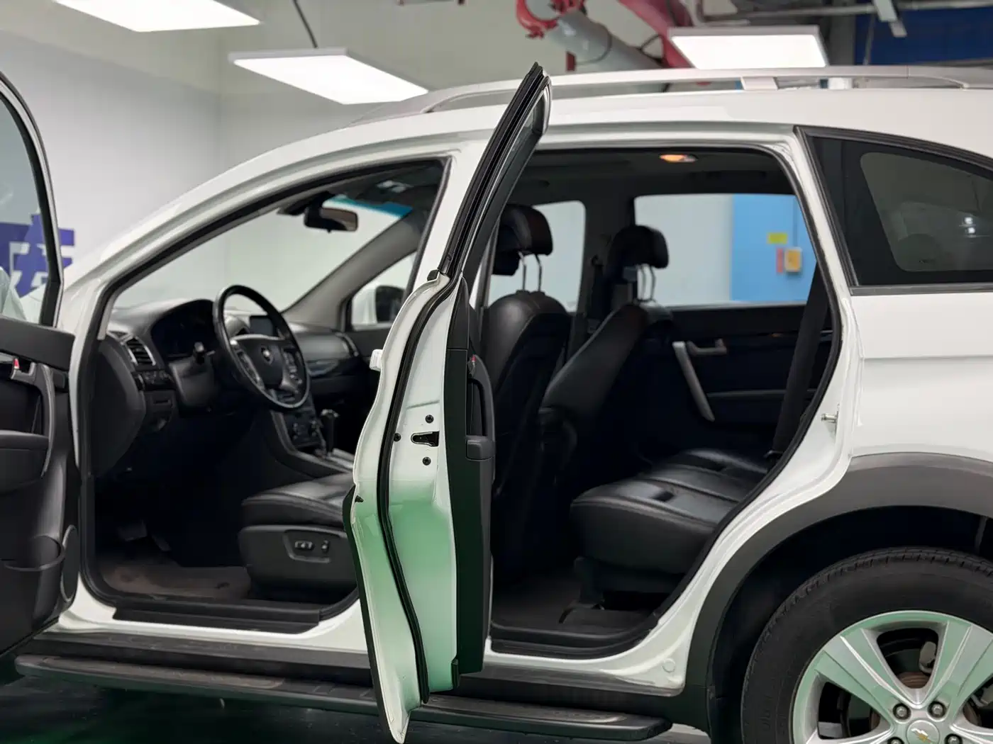 Chevrolet Captiva 2012 2.4L 4WD Flagship Edition 7-Seater фото 5