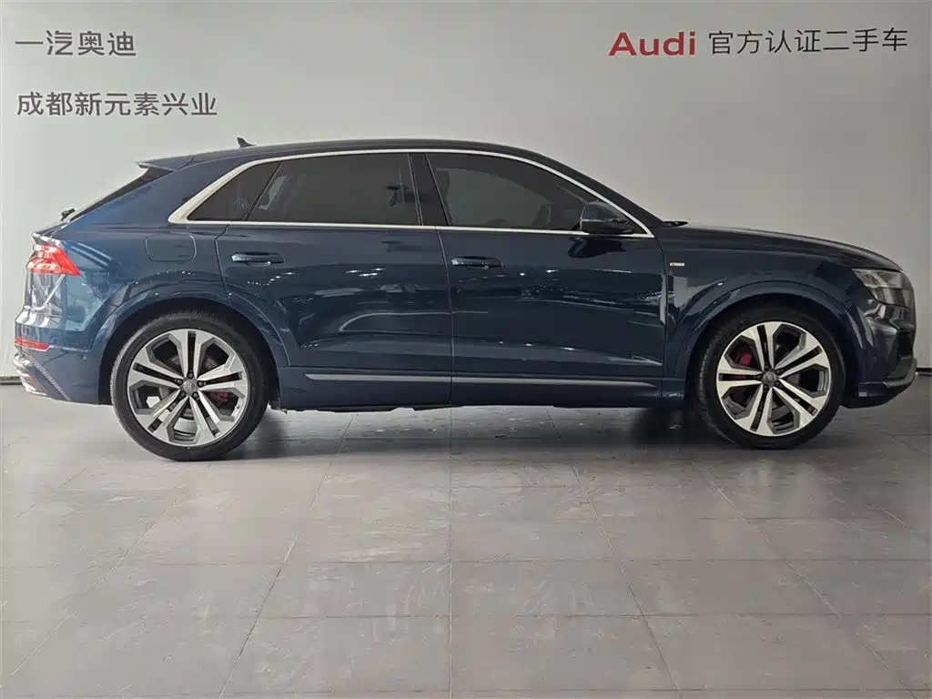 Фото 3 - Audi Q8