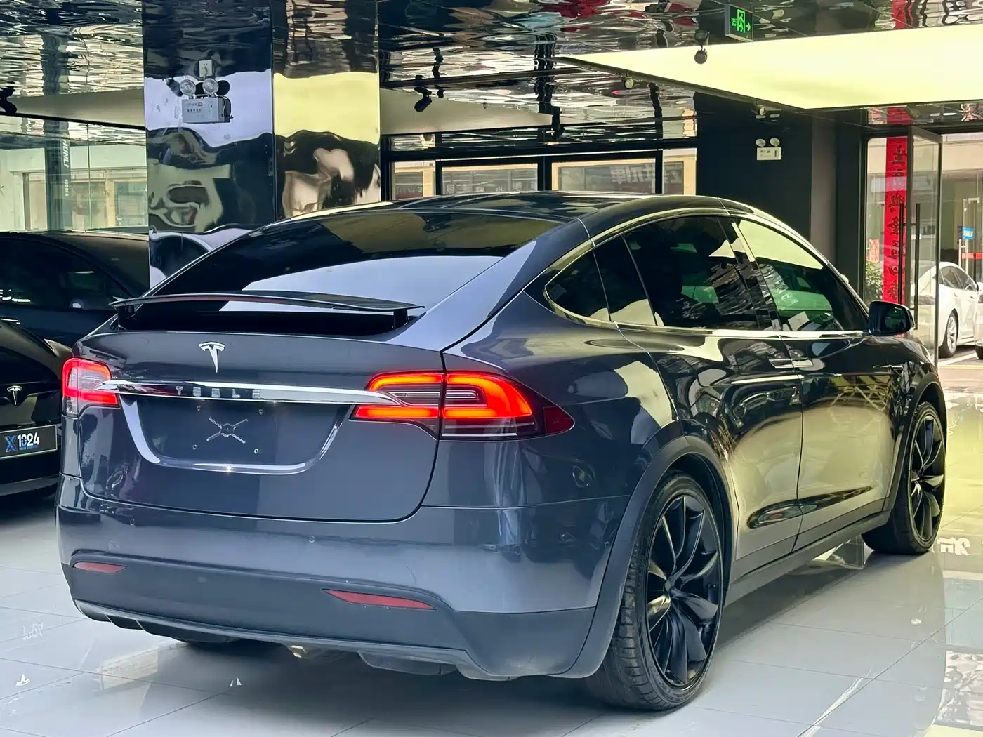 TESLA MODEL X