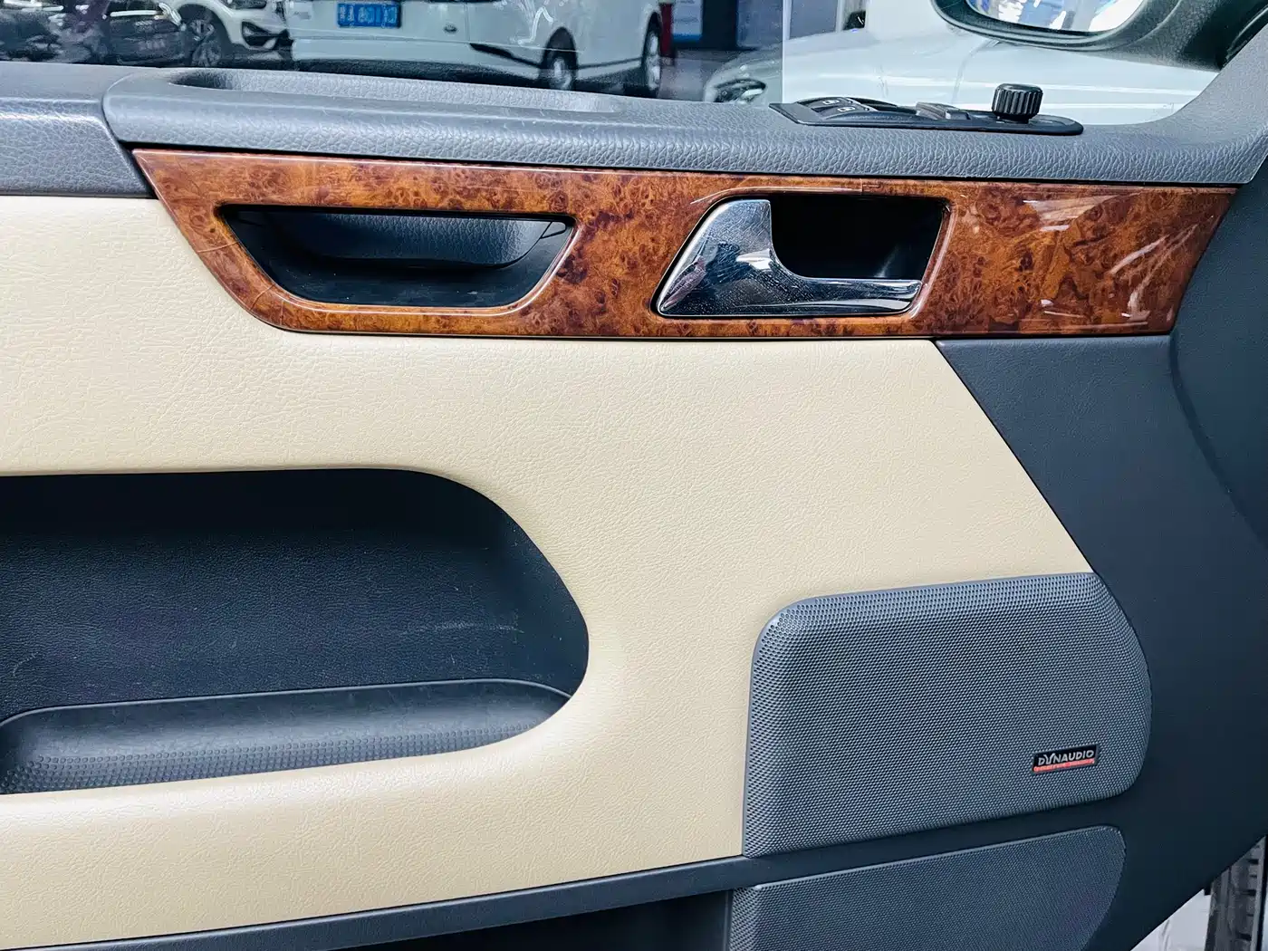 Volkswagen Multivan 2012 2.0TSI 4WD Premium фото 6